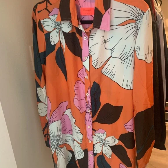 Maaji
Mesmerizing Floral Print
Cover-Up Shirt Dress. - Picture 6 of 6